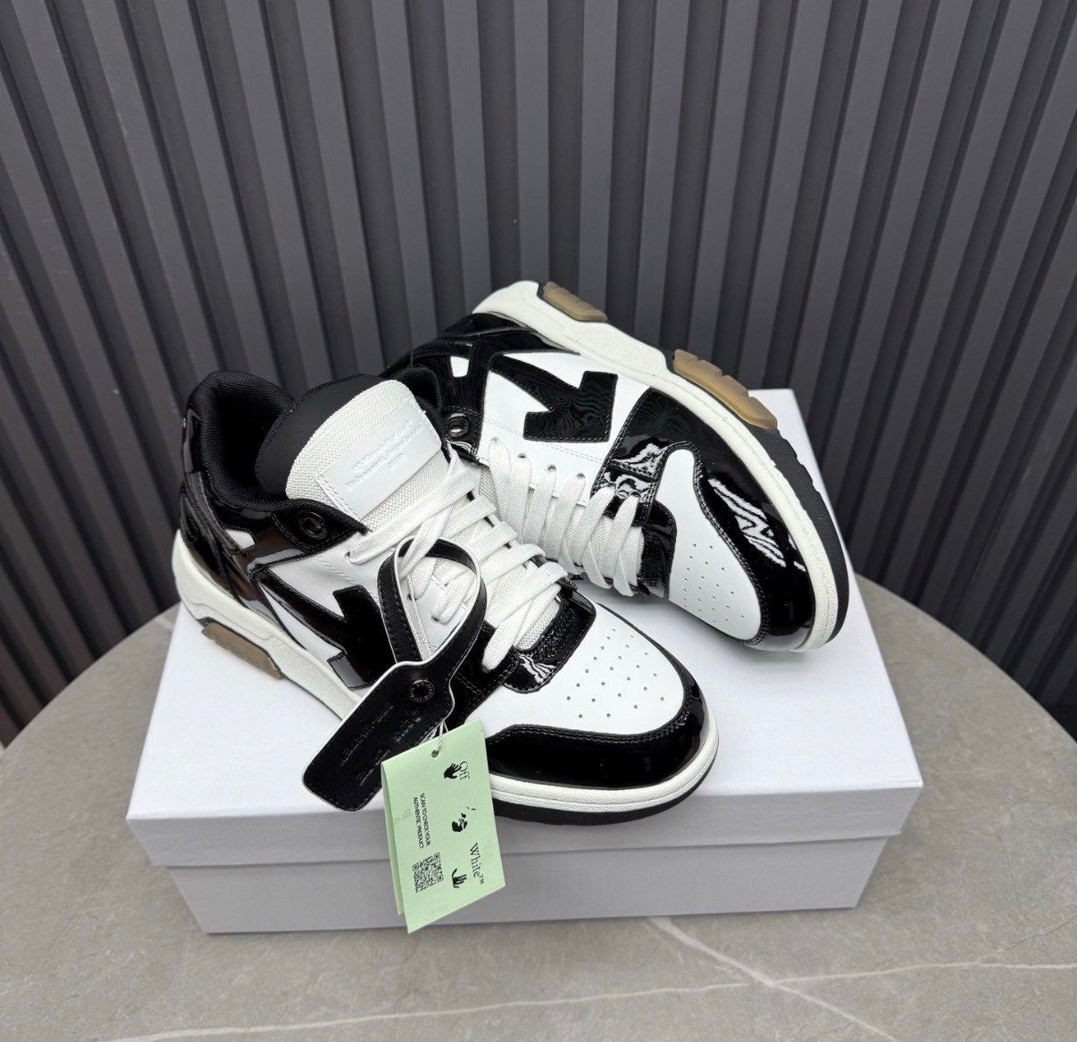 OFF WHITES